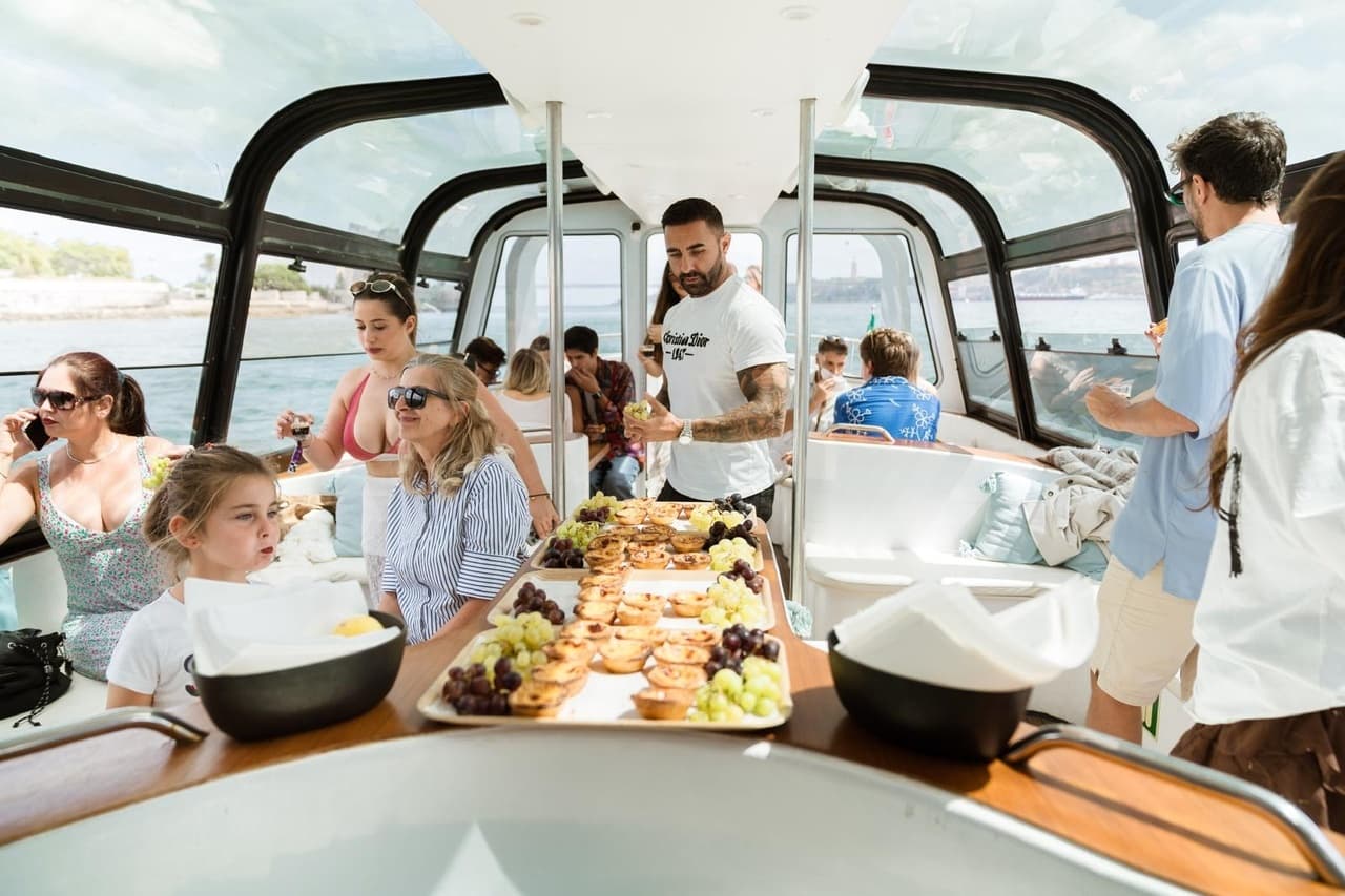 Morning Exclusive Cruise – Coffee, Pastel de Nata, Snacks, Drinks - Photo 15