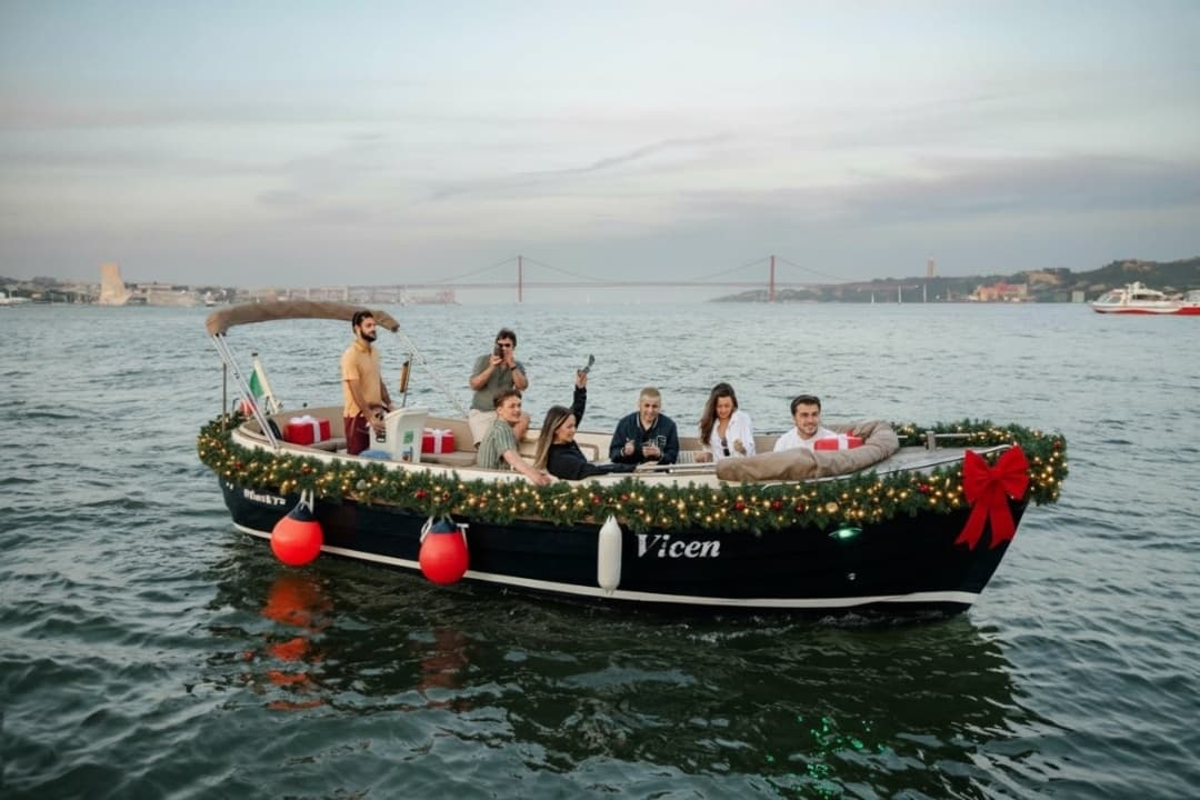 Christmas Sunset Comfortable Cruise – Buffet & Open Bar - Photo 1