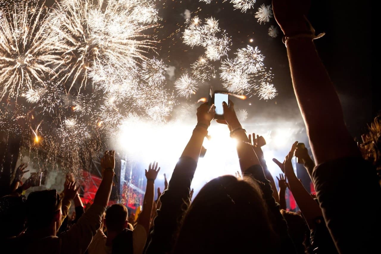 🎆 New Year’s Eve Luxury Boat – DJ, Buffet & Open Bar - Photo 17