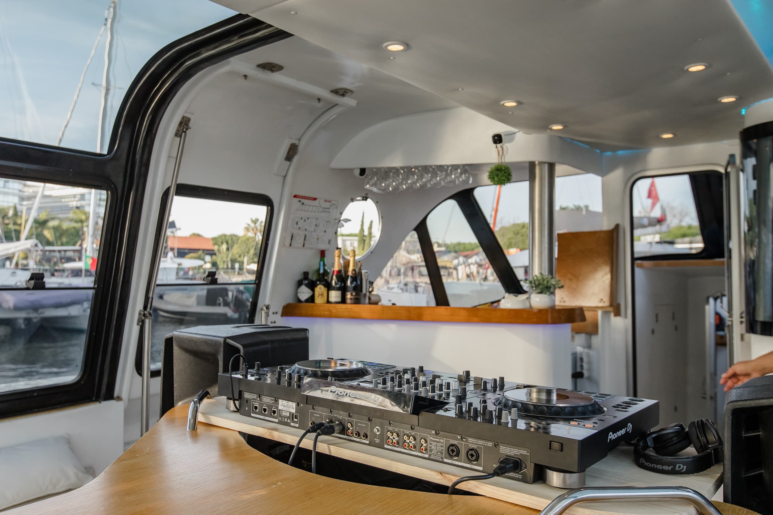 🎆 New Year’s Eve Luxury Boat – DJ, Buffet & Open Bar - Photo 20