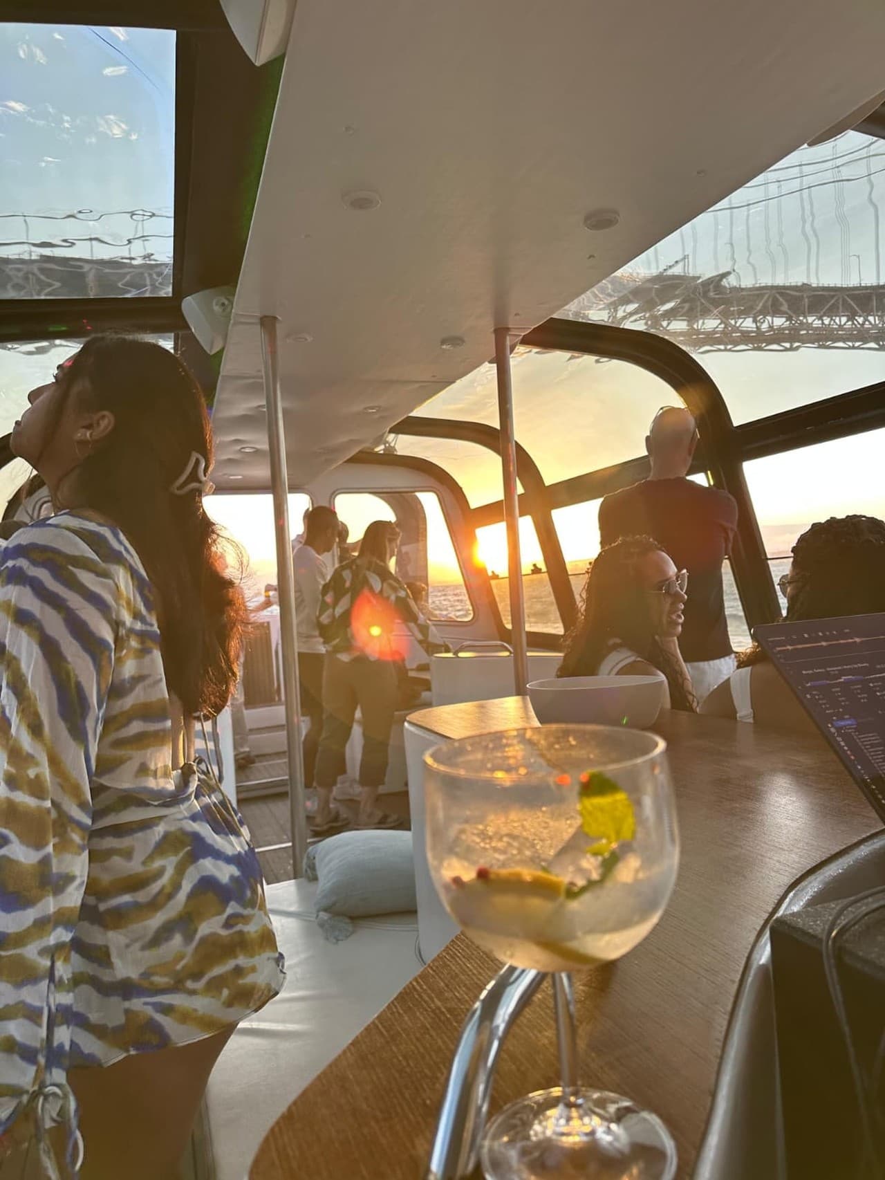 Lisbon Sunset DJ Party – Luxury Boat, Pizza & Open Bar - Photo 3