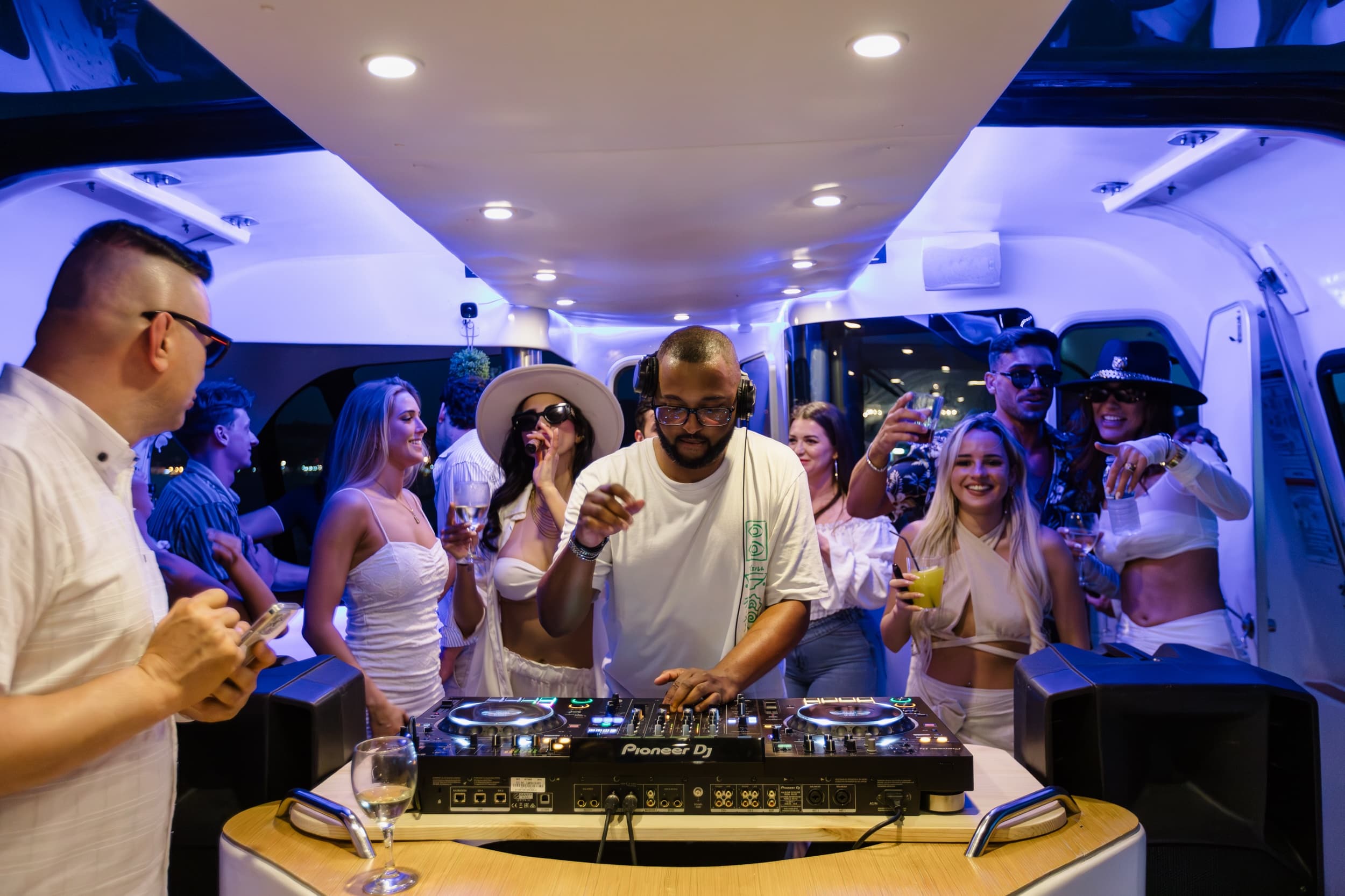 🎆 New Year’s Eve Luxury Boat – DJ, Buffet & Open Bar - Photo 24