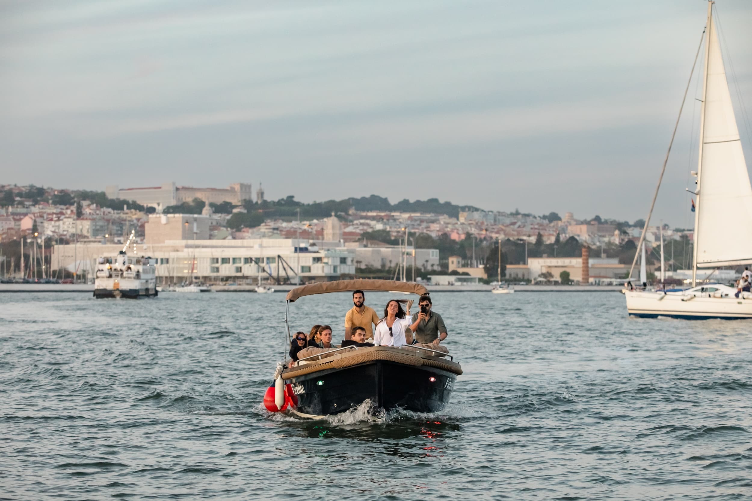 Lisbon Coffee Cruise – Luxury Boat, Pastel de Nata & Dolphins - Photo 5