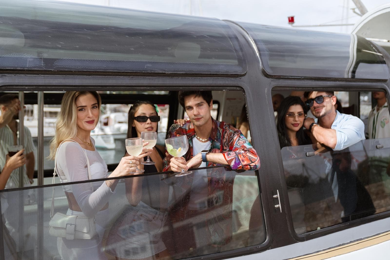 Lisbon Sunset DJ Party – Luxury Boat, Pizza & Open Bar - Photo 17