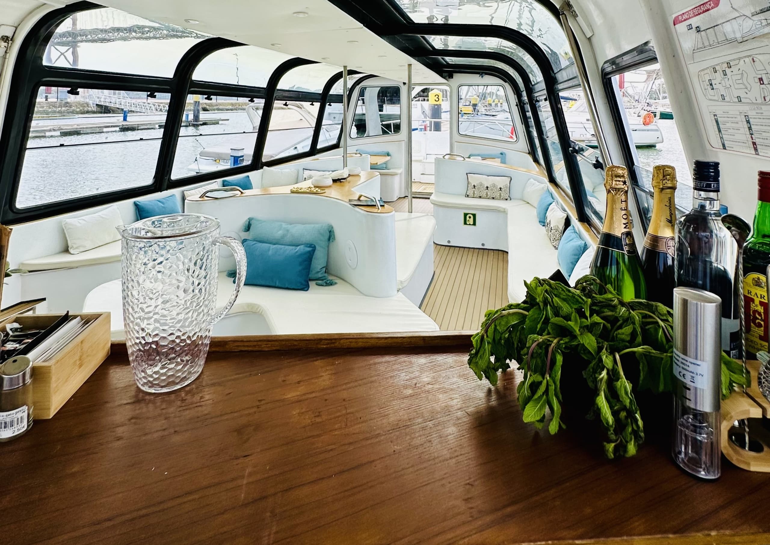 🎆 New Year’s Eve Luxury Boat – DJ, Buffet & Open Bar - Photo 14