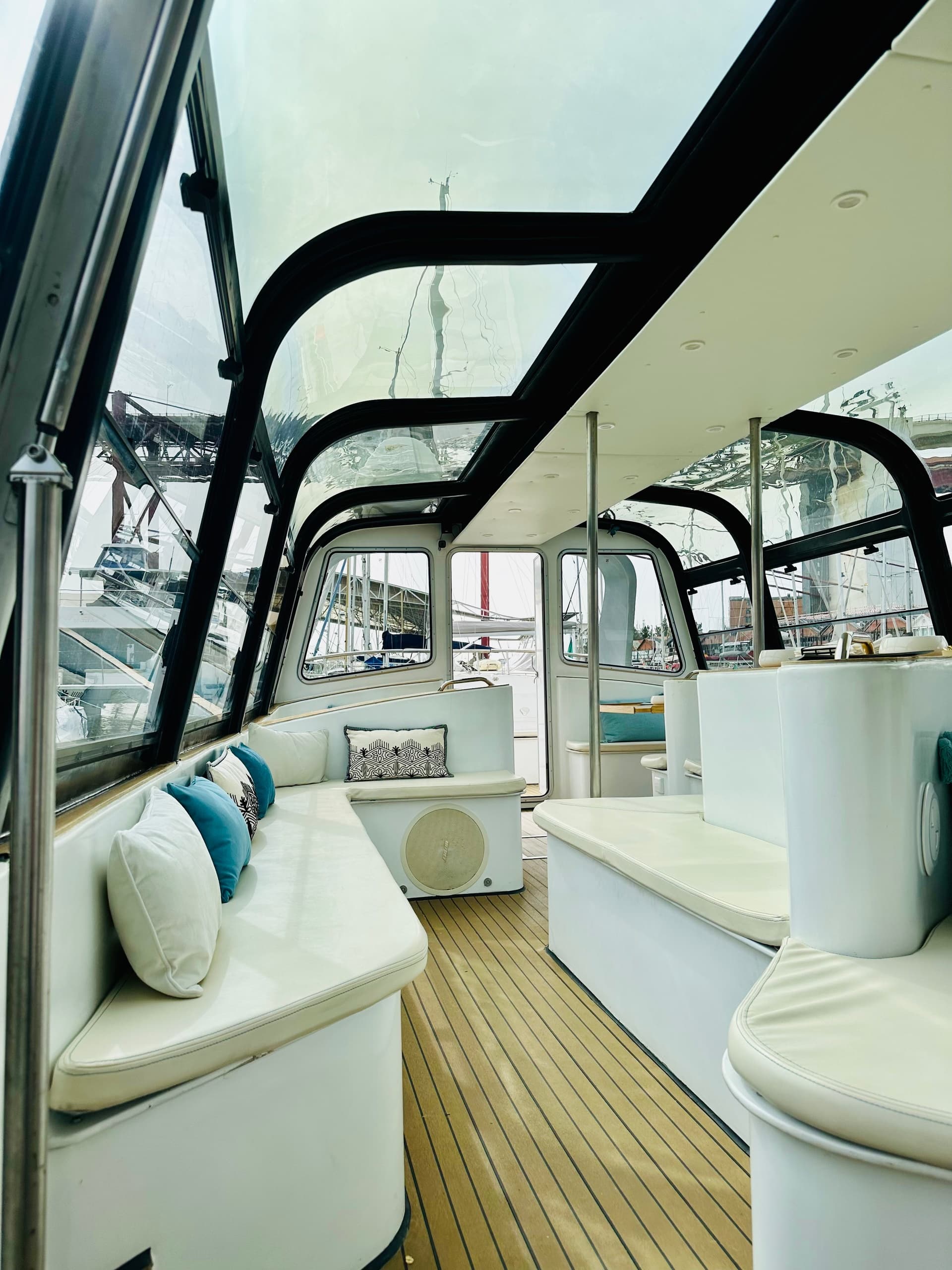 🎆 New Year’s Eve Luxury Boat – DJ, Buffet & Open Bar - Photo 32